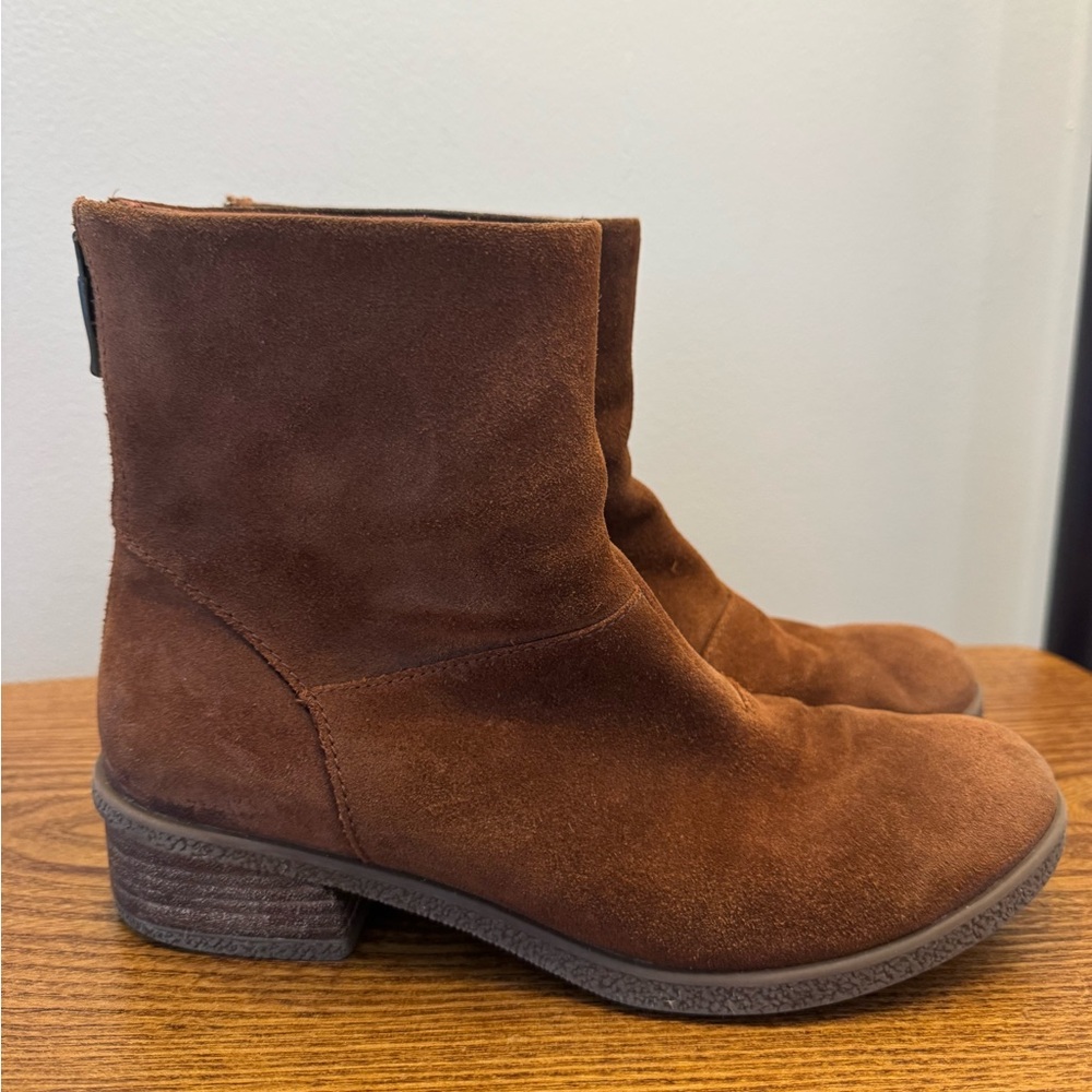 Dansko Brianne waterproof burnished suede boots. Size 39 (8.5-9) - Picture 2 of 5